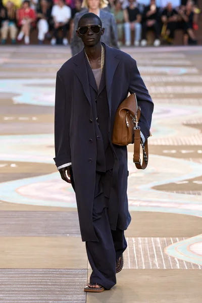 Look 3